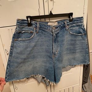 Abercrombie & Fitch The 90s Relaxed Cutoff Short